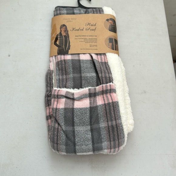 Mia & Tess The Paper Store Plaid Heated Scarf Faux Sherpa - Picture 2 of 9